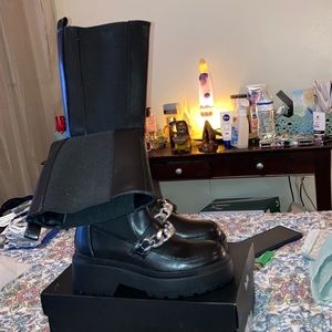 Brand NEW NEVER WORN. Ordered the wrong size